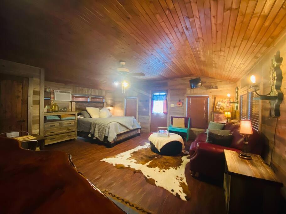 8Th St. Cowboy Haus I Biker Friendly I River Bandera Extérieur photo