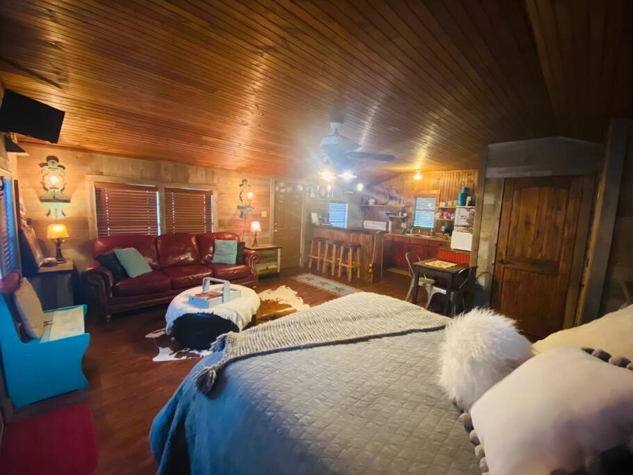 8Th St. Cowboy Haus I Biker Friendly I River Bandera Extérieur photo